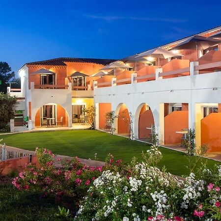 Hotel Les Pins Blancs En Provence Le Muy Exterior foto