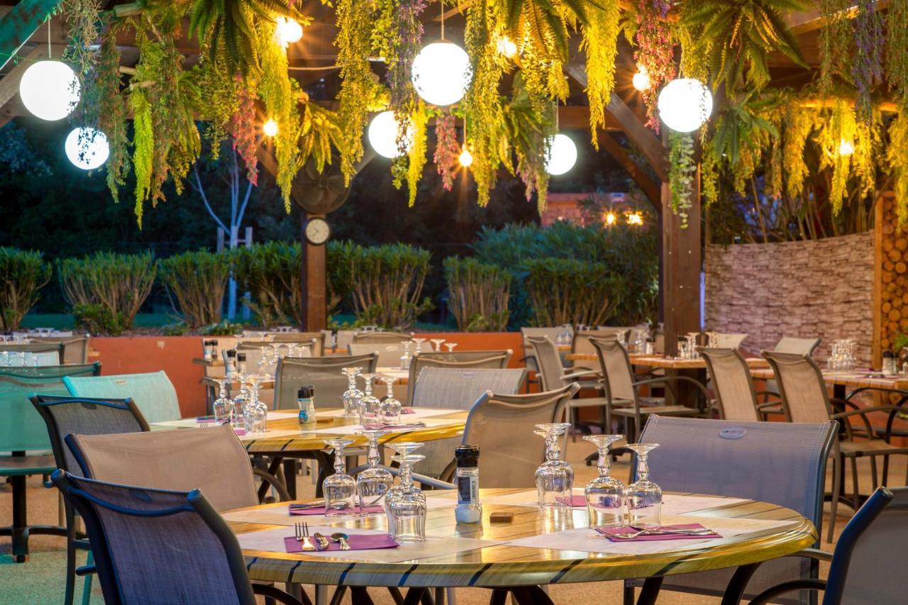 Hotel Les Pins Blancs En Provence Le Muy Exterior foto