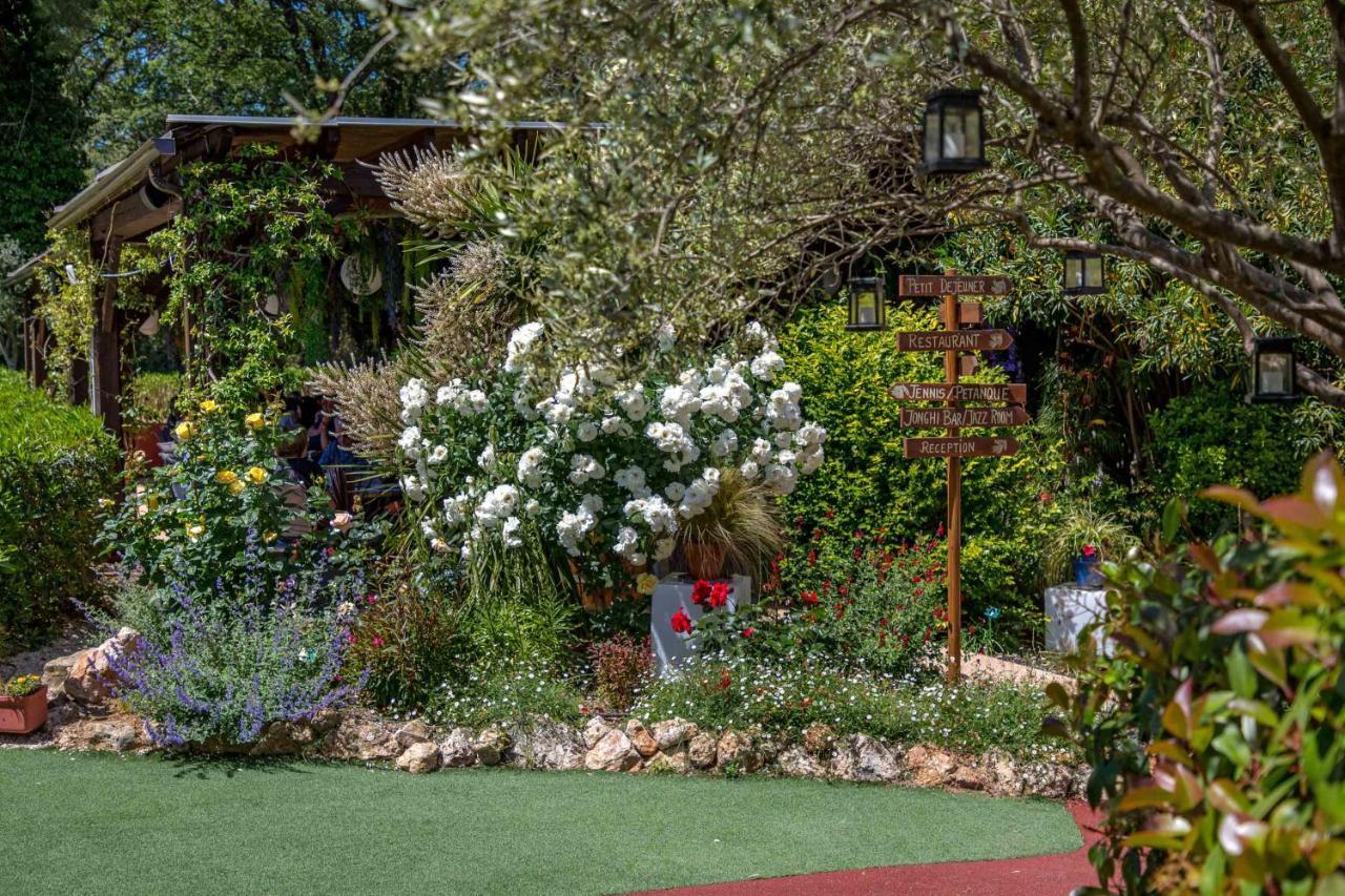 Hotel Les Pins Blancs En Provence Le Muy Exterior foto
