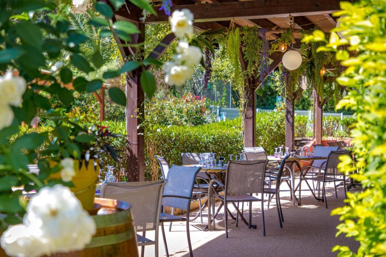 Hotel Les Pins Blancs En Provence Le Muy Exterior foto