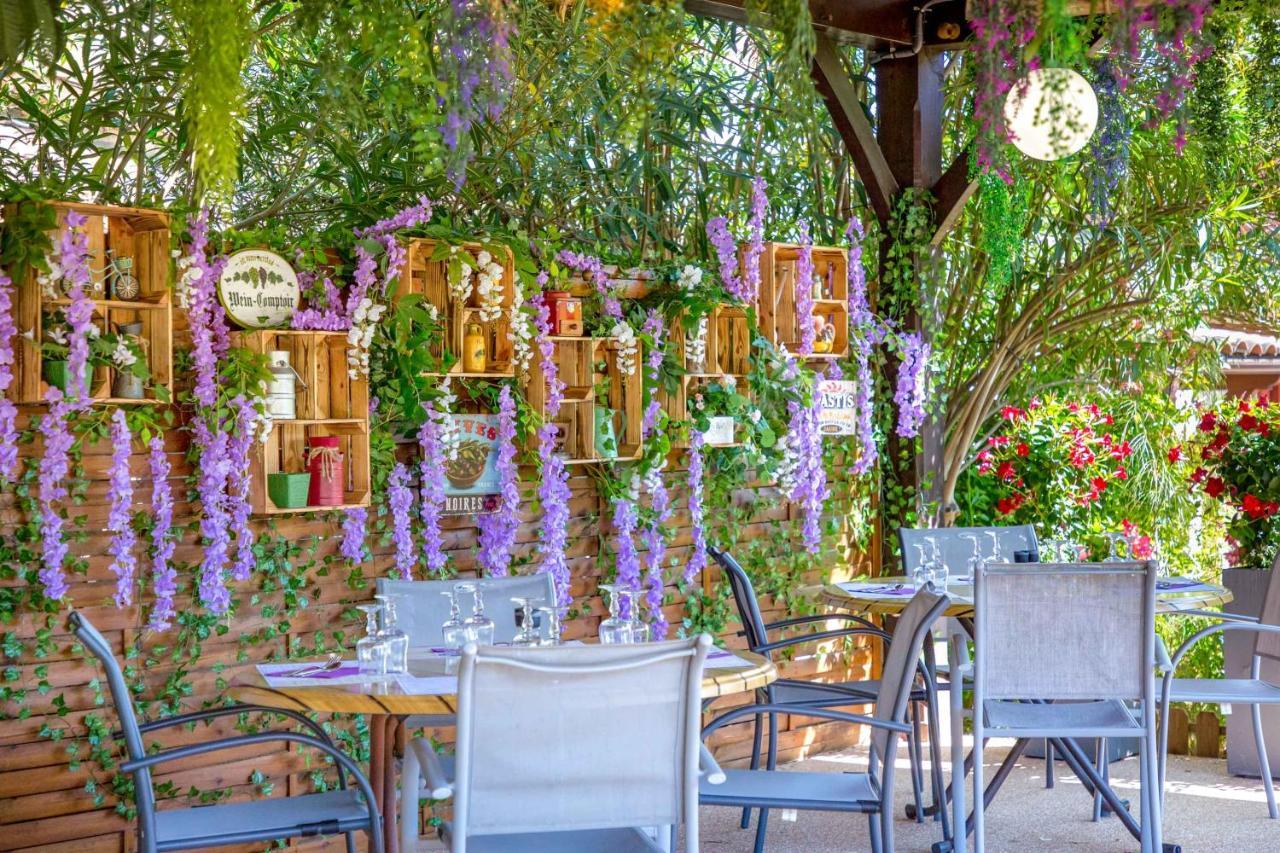 Hotel Les Pins Blancs En Provence Le Muy Exterior foto