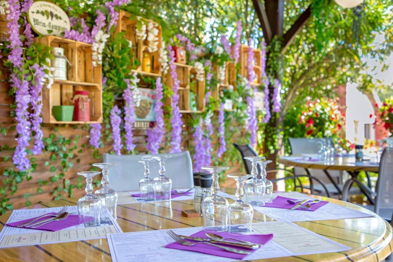 Hotel Les Pins Blancs En Provence Le Muy Exterior foto