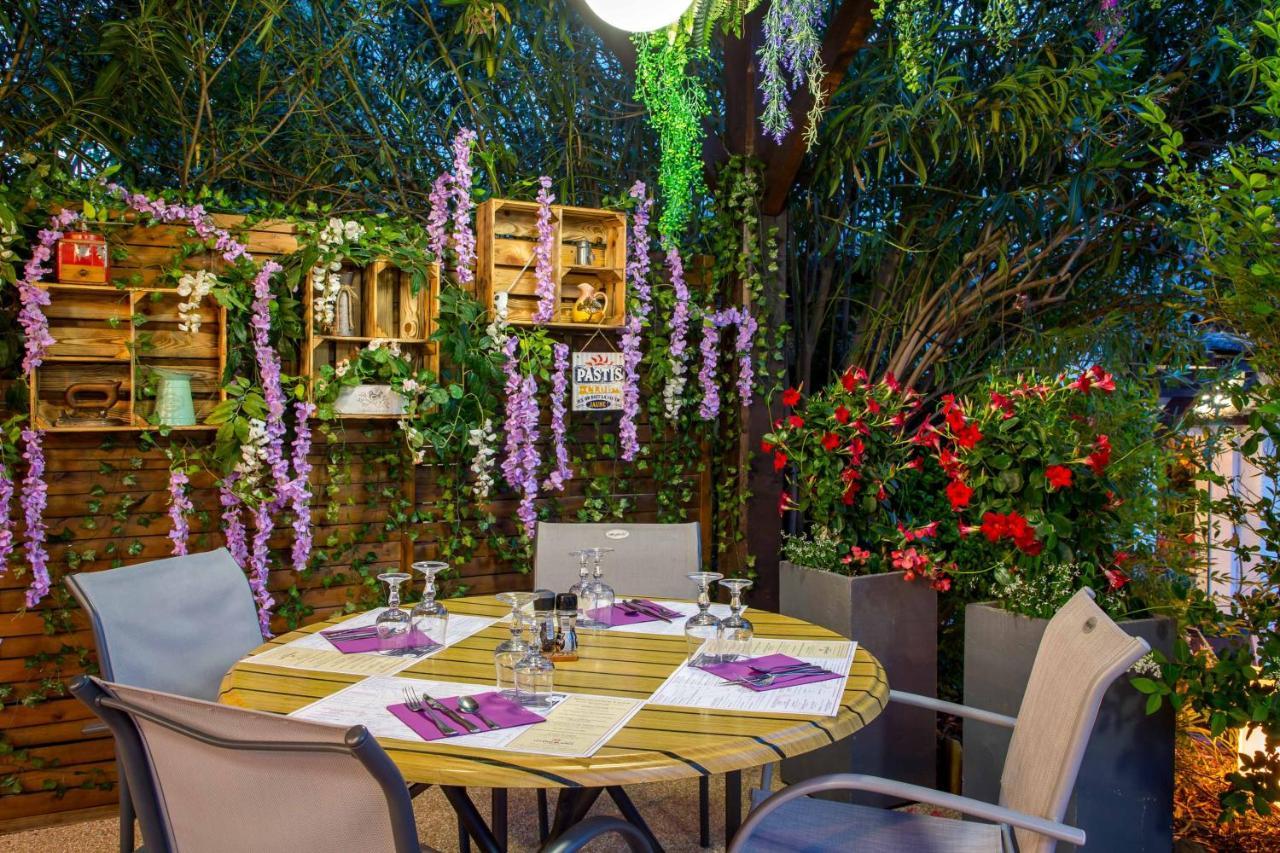 Hotel Les Pins Blancs En Provence Le Muy Exterior foto